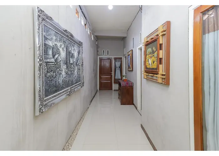 OYO 90061 Melati House Syariah Hotel Malang
